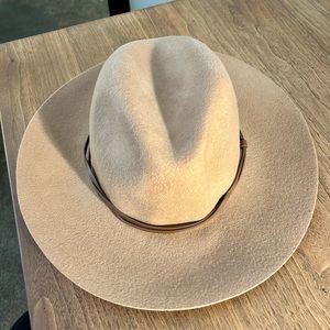 UO Wool Felt wide Brim Hat